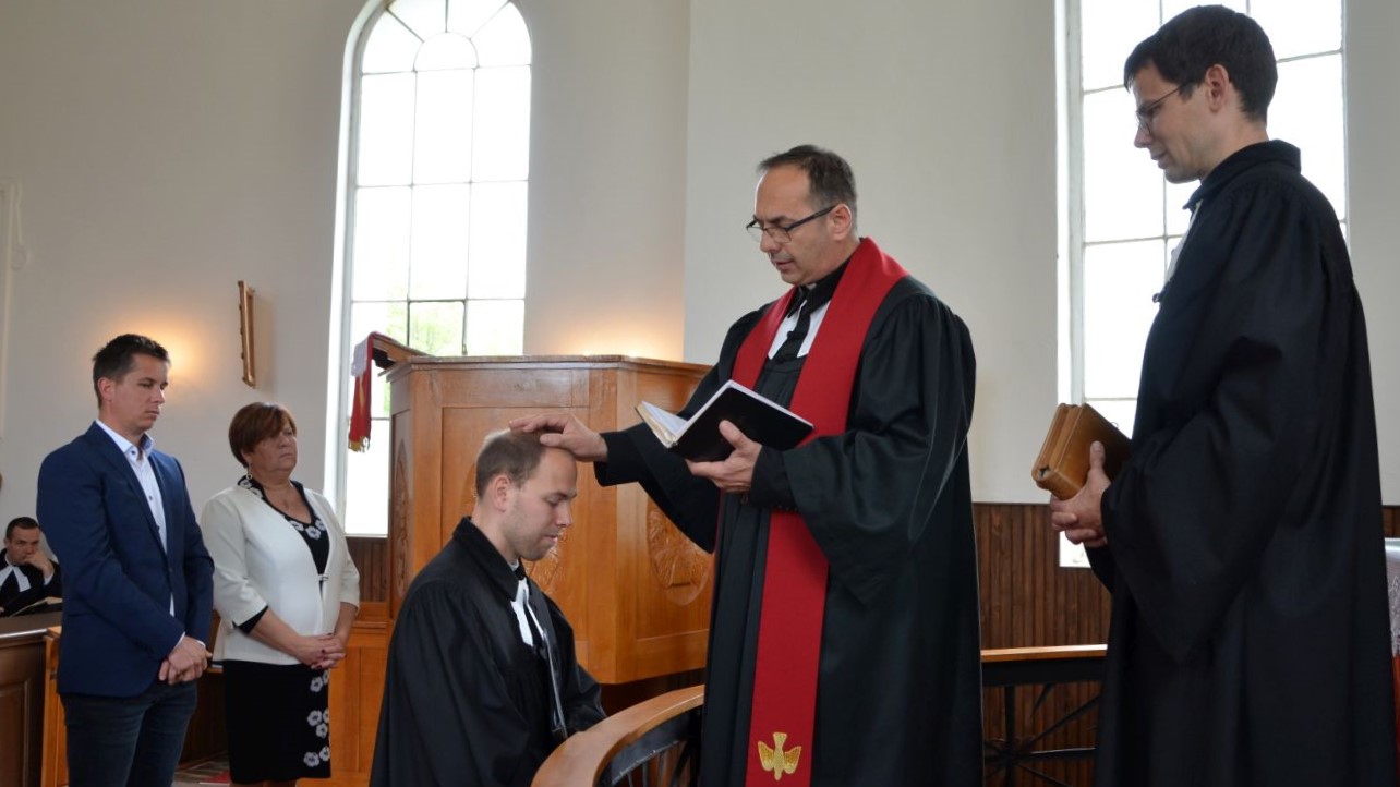 Szemerei G. Benjamin lelkésziktatása Nagyvelegen 2022. május 7-én - fotó: Adámi Mária