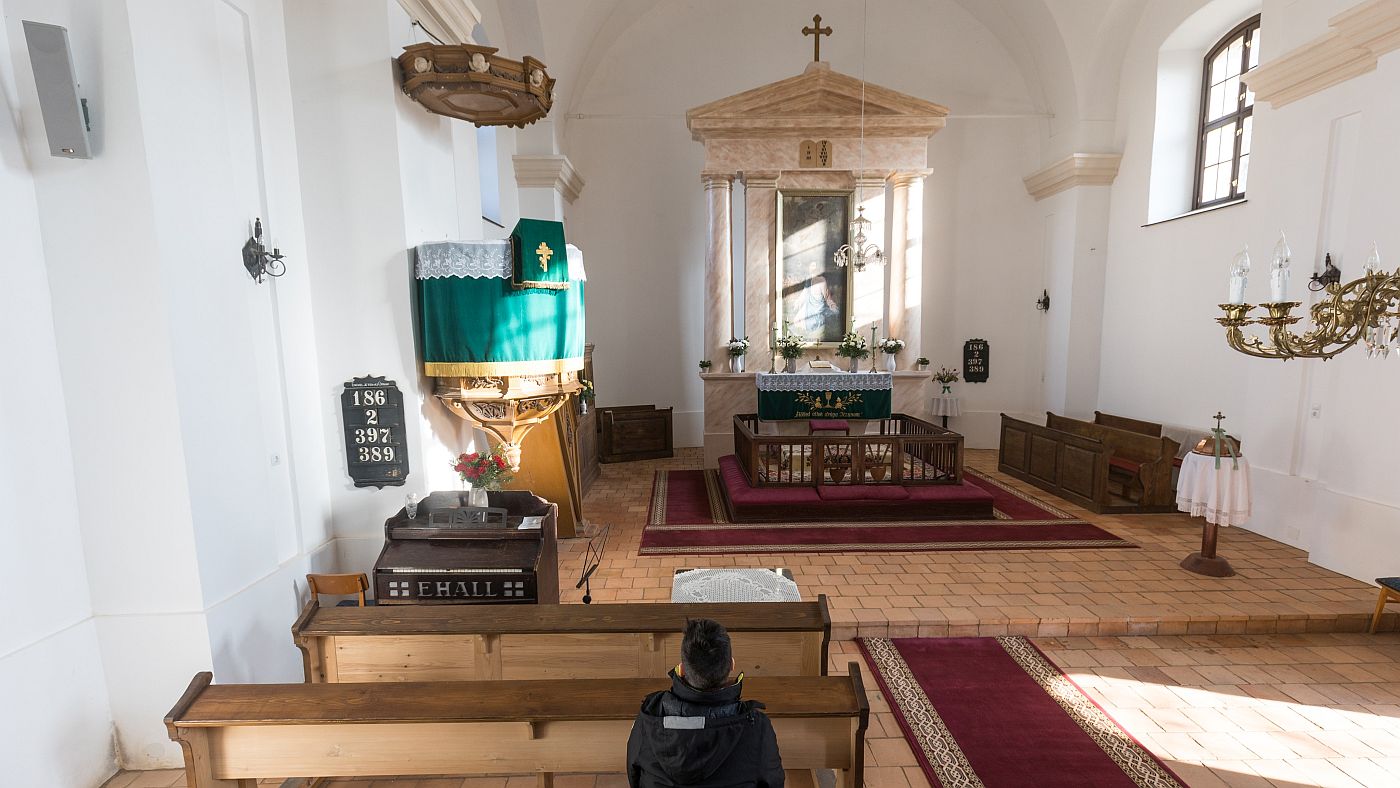 Lukács Máté András evangélikus lelkész a galgagutai templomban- fotó: Magyari Márton