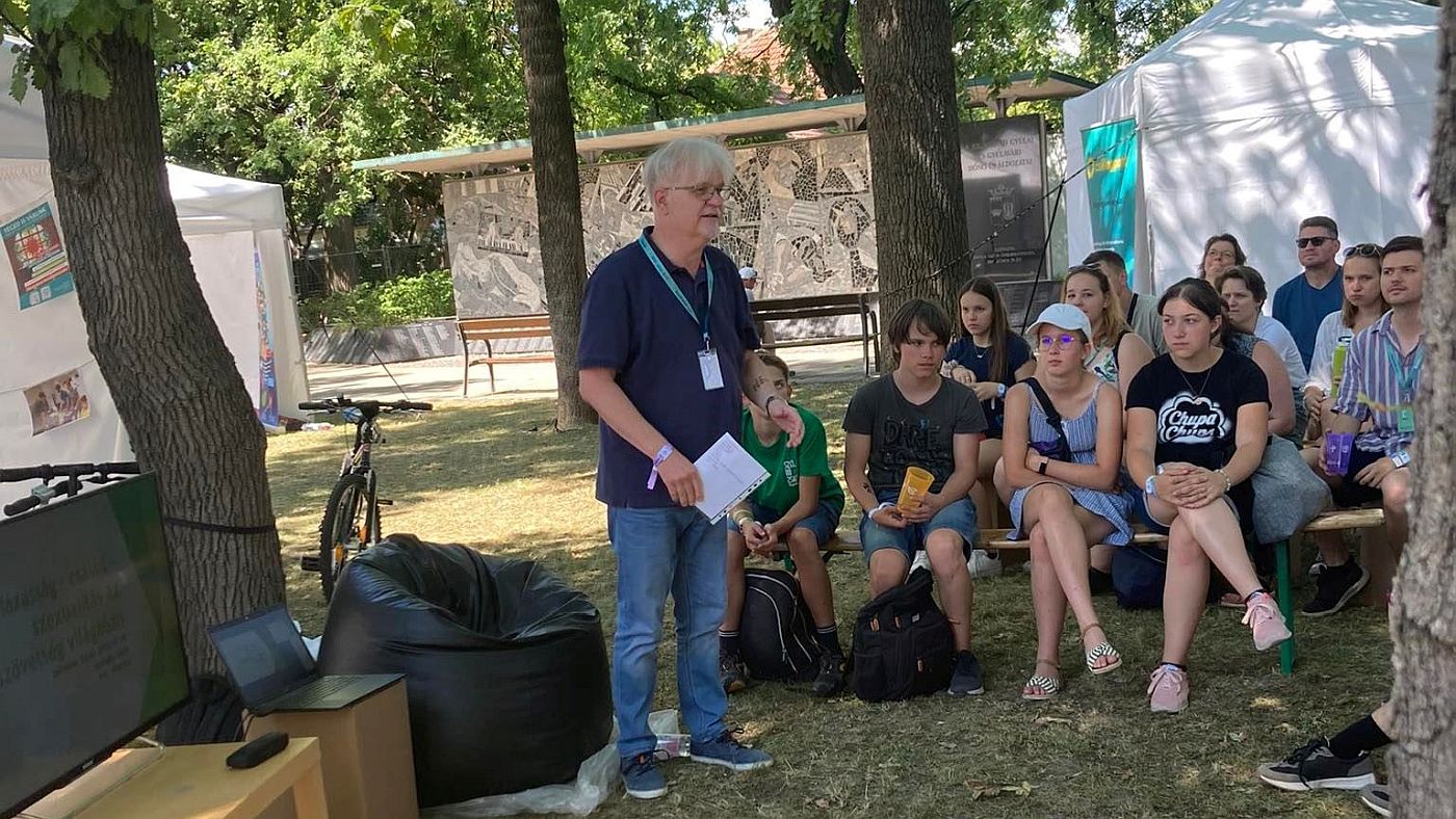 Kőszeghy Miklós előadása házasságról, családról a gyulai Szélrózsa ifjúsági találkozón