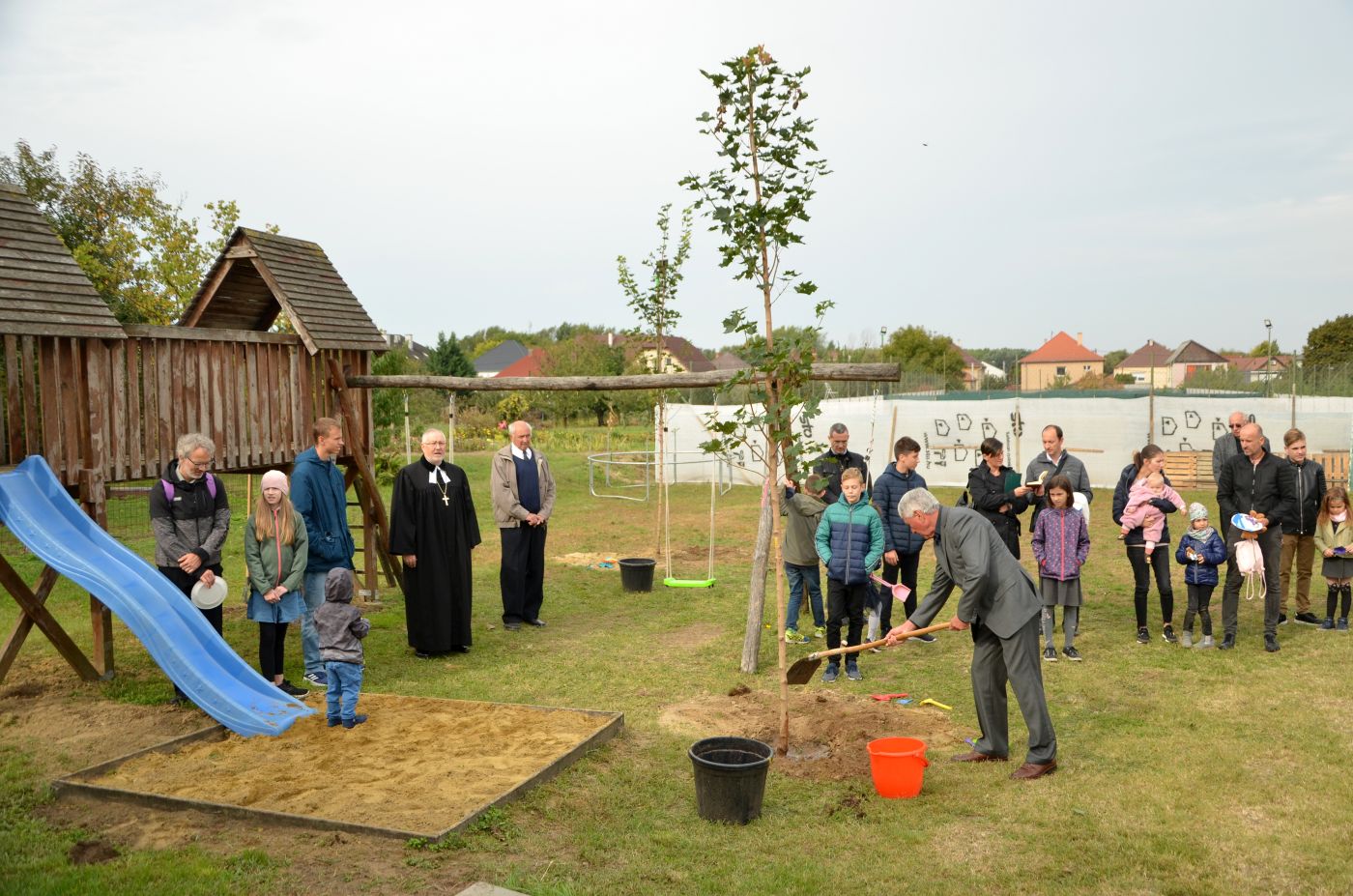 faültetés Ménfőcsanakon