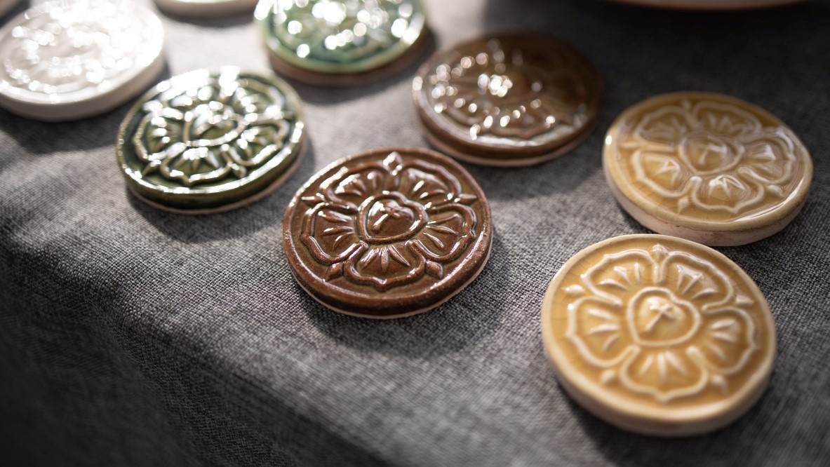 220924 EPOT Luther rozsas keramia foto Pete Dora