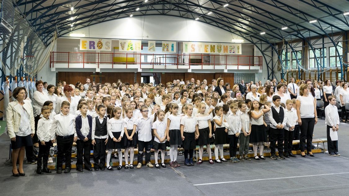 evangélikus iskolát szenteltek Medgyesegyhán