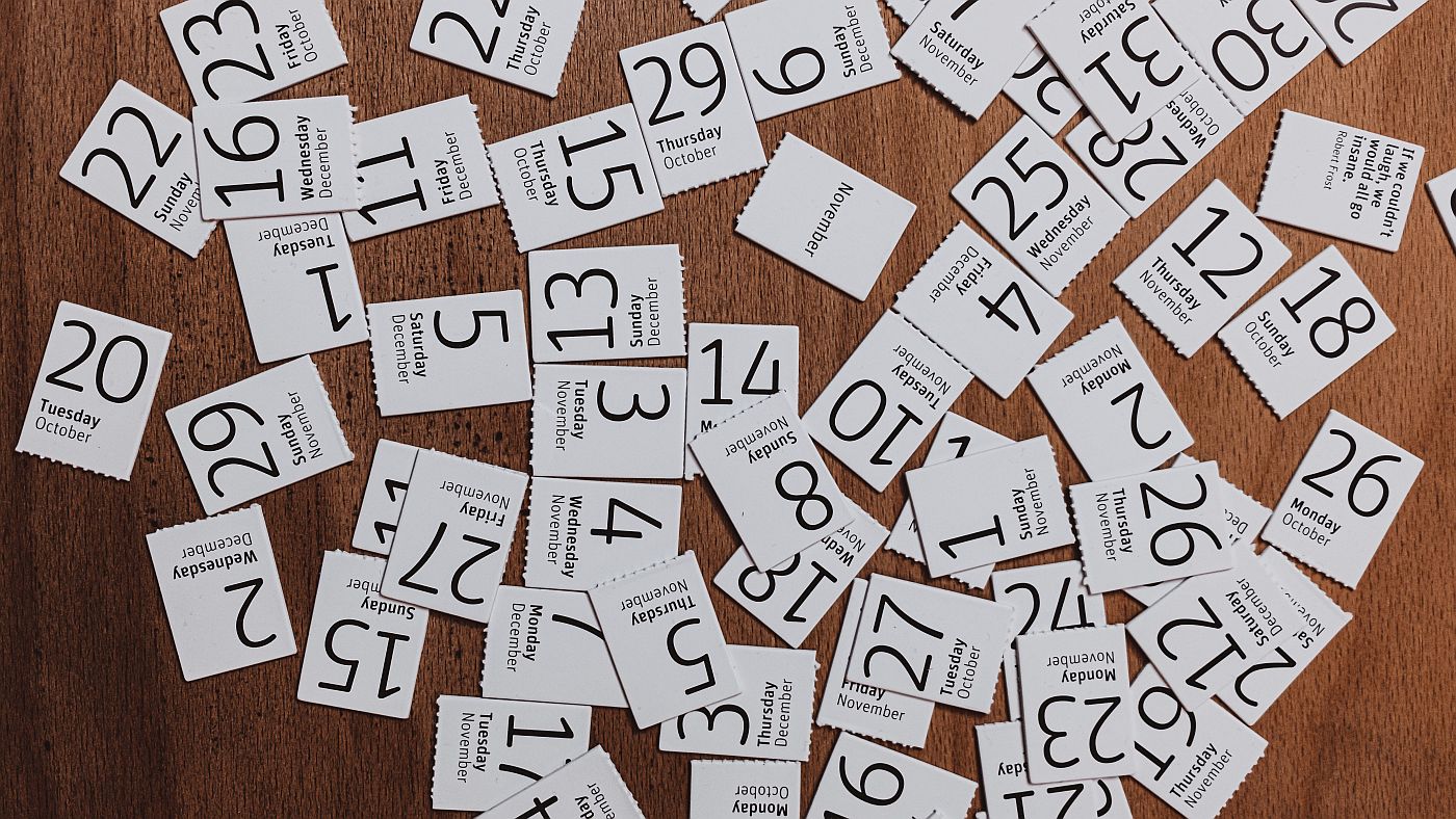 letépett lapocskák egy naptárból