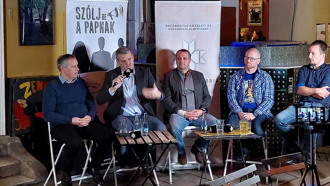 Szólj be a papnak rendezvány a háborúról