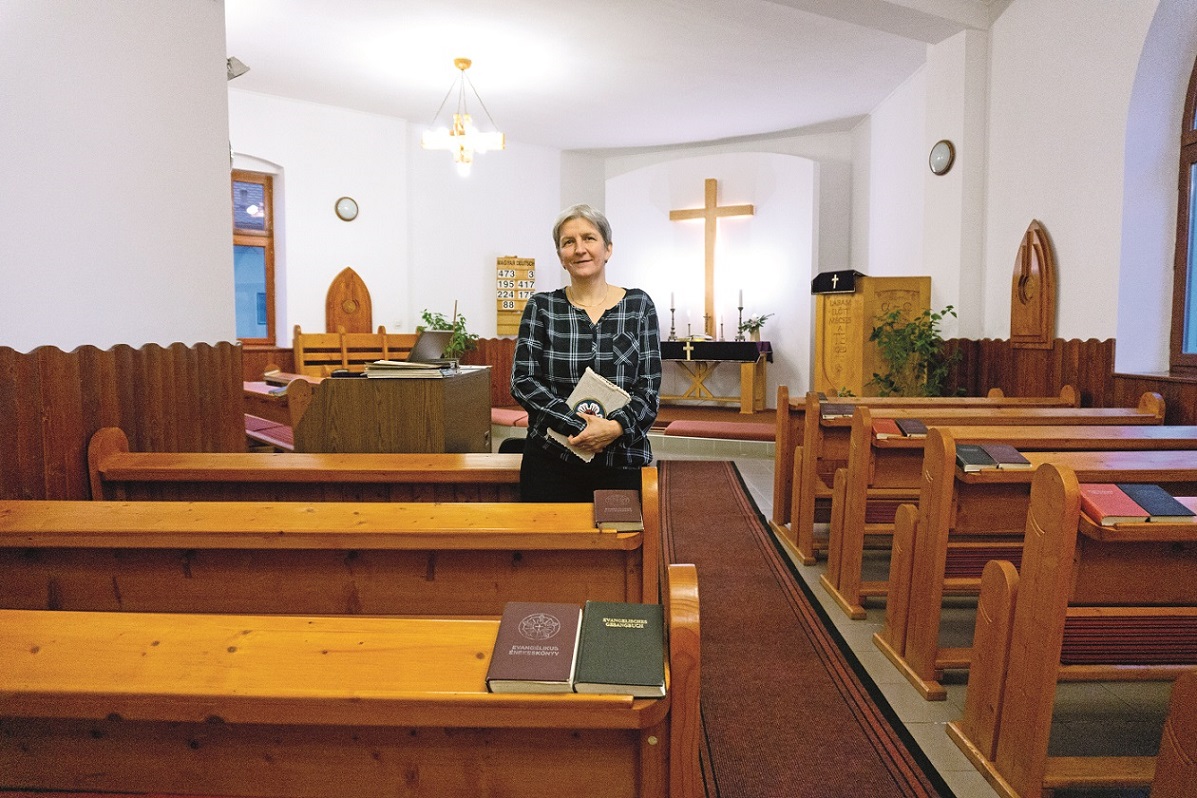 Papp Noémi lelkész a marosvásárhelyi evangélikus templomban