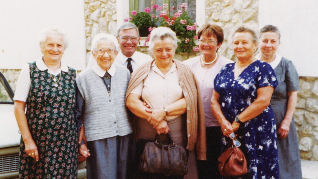 Túrmezei Erzsébet (a fotón balról a második) mellett Gubek Mária, mögöttük Solymár Péter és Solymár Péterné