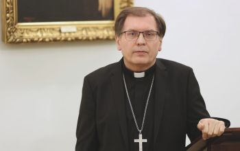 „Aki hozzánk jön, azt nem küldjük el” – Fabiny Tamás elnök-püspök videóüzenete