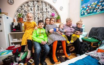 Menekültek Tótkomlóson, a Mesterségek Házában. Az evangélikus gyülekezet segíti őket. Fotó: Bencsik Ádám