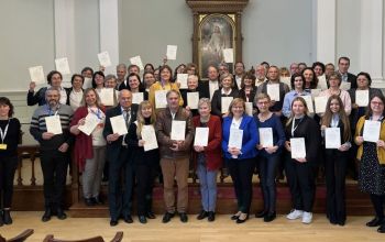 gyülekezetimunkatárs-képzés elvégzői tanúsítvánnyal a kezükben